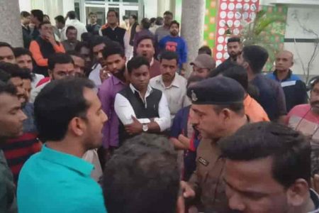 फिर पत्रकार से भिड़ गए भाजपाई