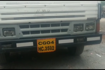 कच्चे बिल से टीशर्ट की सप्लाई, पकड़ में आया ट्रक
