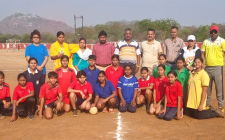 पीएम श्री स्कूल जवाहर नवोदय विद्यालय डोंगरगढ़ में संकुल स्तरीय हैंडबॉल प्रतियोगिता का आयोजन