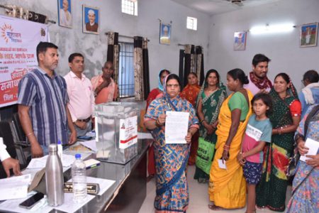 ग्रामीण क्षेत्रों में समाधान पेटी में आवेदन जमा करने में जनमानस में बहुत उत्साह रहा