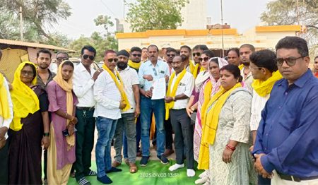 लो वोल्टेज व अघोषित बिजली कटौती को लेकर नगर पंचायत अध्यक्ष की गांधीगिरी
